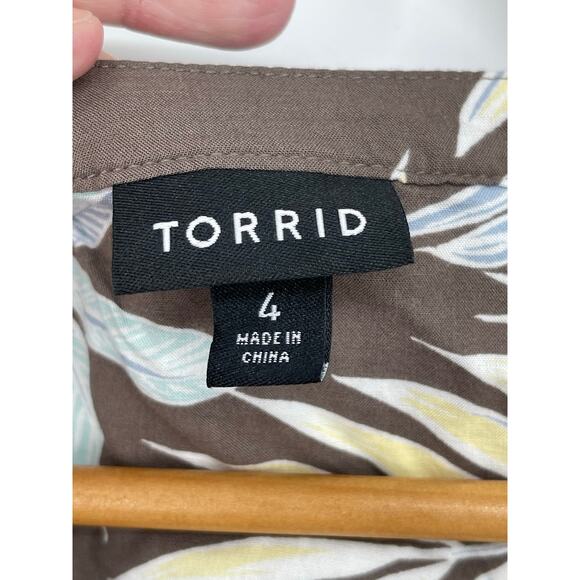 Torrid Rayon Tropical Floral Hawaiian Top Size 4‎ Resort Vacation - Picture 3 of 5